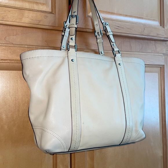 Coach 13098 Shoulder Bag - Picture 4 of 6